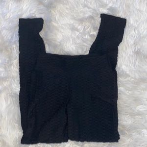 Black scrunch butt leggings!